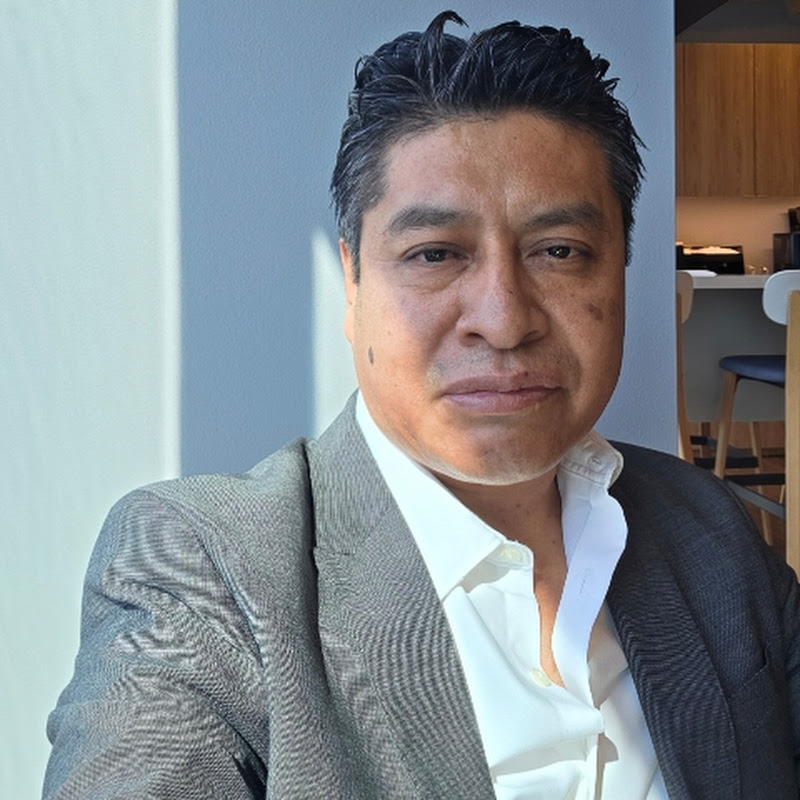 Rolando Ordonez Logo