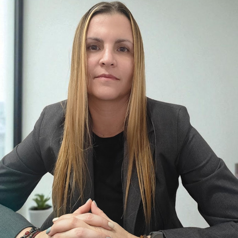 Mariné Rivera P. Logo