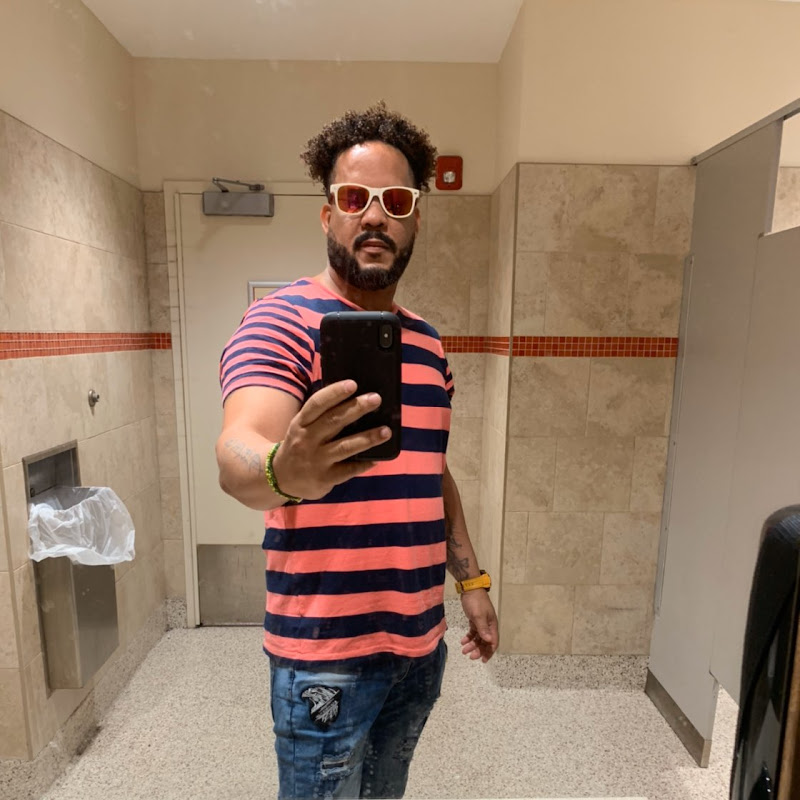 Julio cesar Reyes calderon Logo