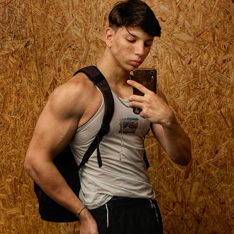 julian vlogs days  Logo