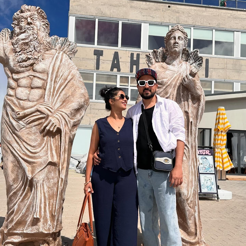 Himurvi vlogs London Logo