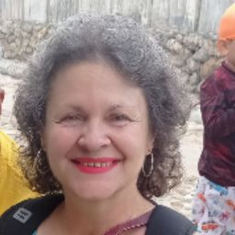 Marcela Hoyos Carrizosa Logo