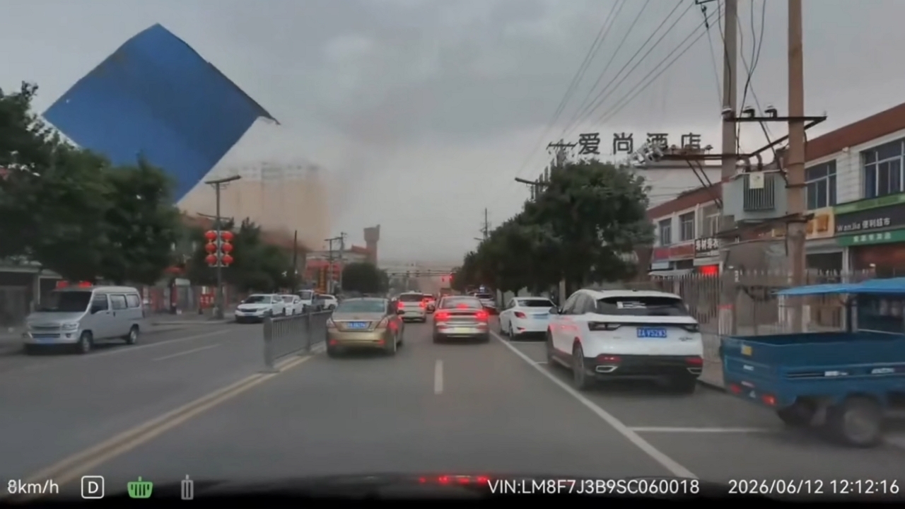 Video thumbnail for Steel Roof Blown Off and Smashes Cars in Shanxi Storm