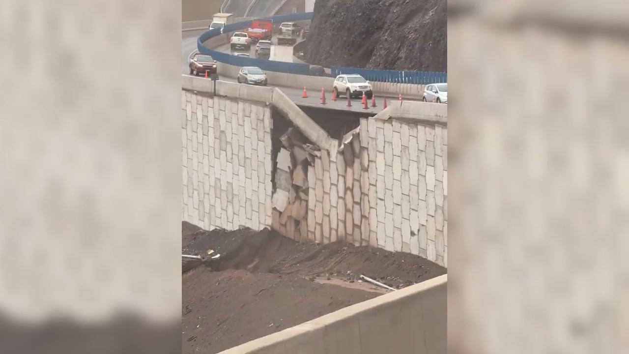 Video thumbnail for Chile: Heavy rain damages roads in Chile's Iquique as flooding hits northern region.