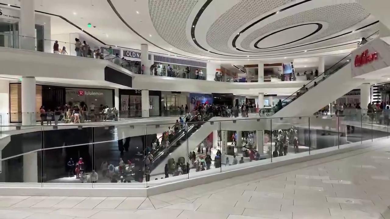 Video thumbnail for US: American Dream Mall Evacuates After Power Failure 3.