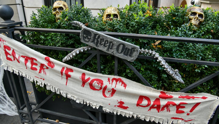 Video thumbnail for Can You Put a Price on Fear? Inside the Economics of Halloween Attractions