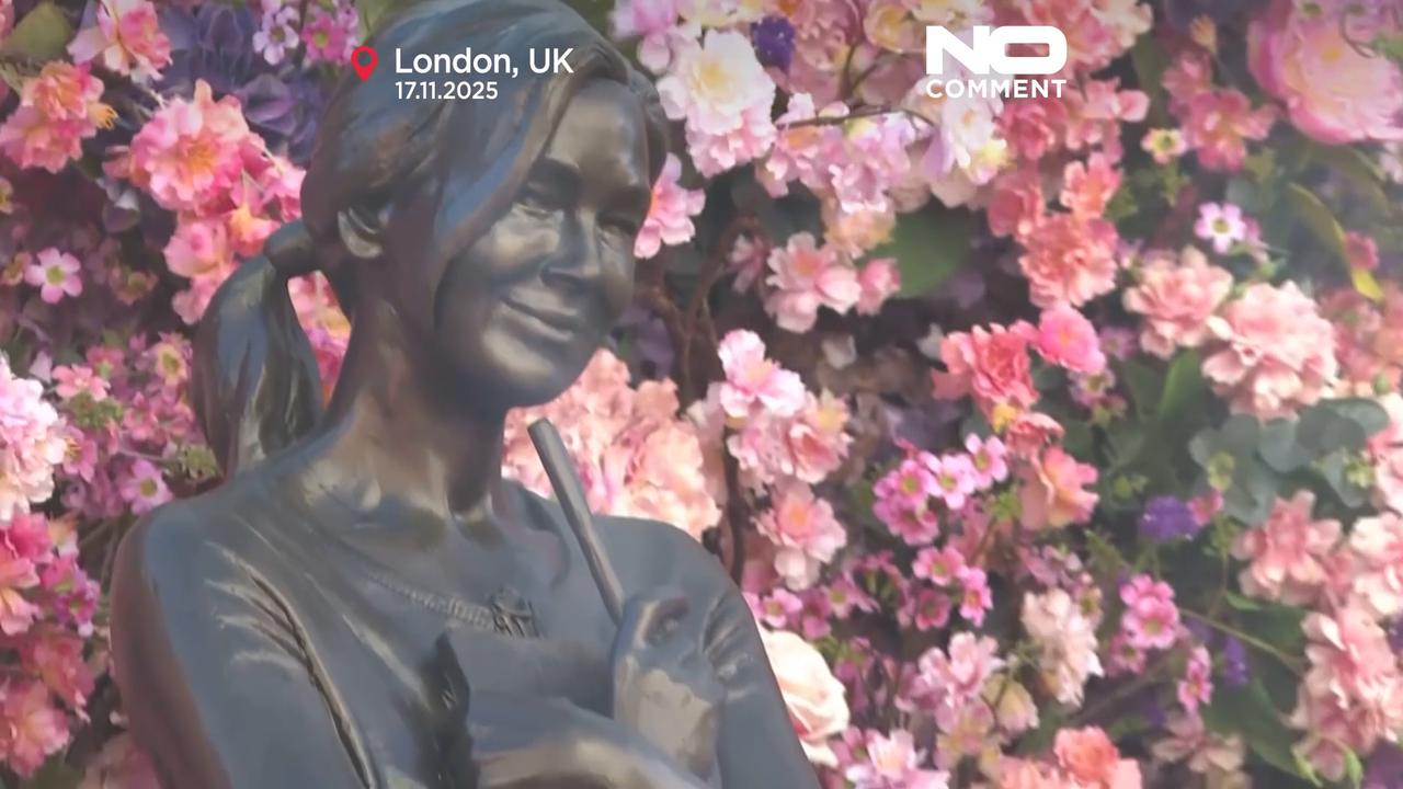 Video thumbnail for Renée Zellweger unveils new Bridget Jones statue in London