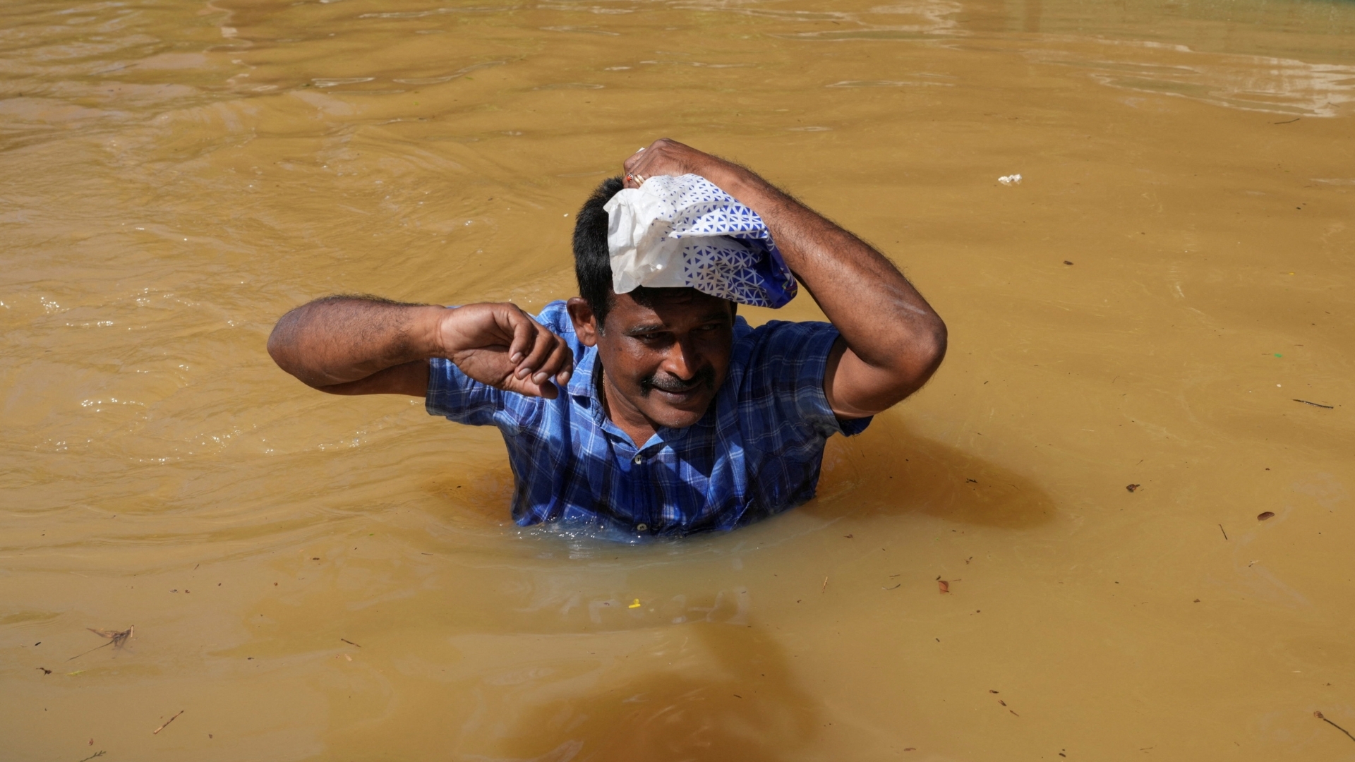 Video thumbnail for Sri Lanka floods: Residents ask why the government wasn't better prepared