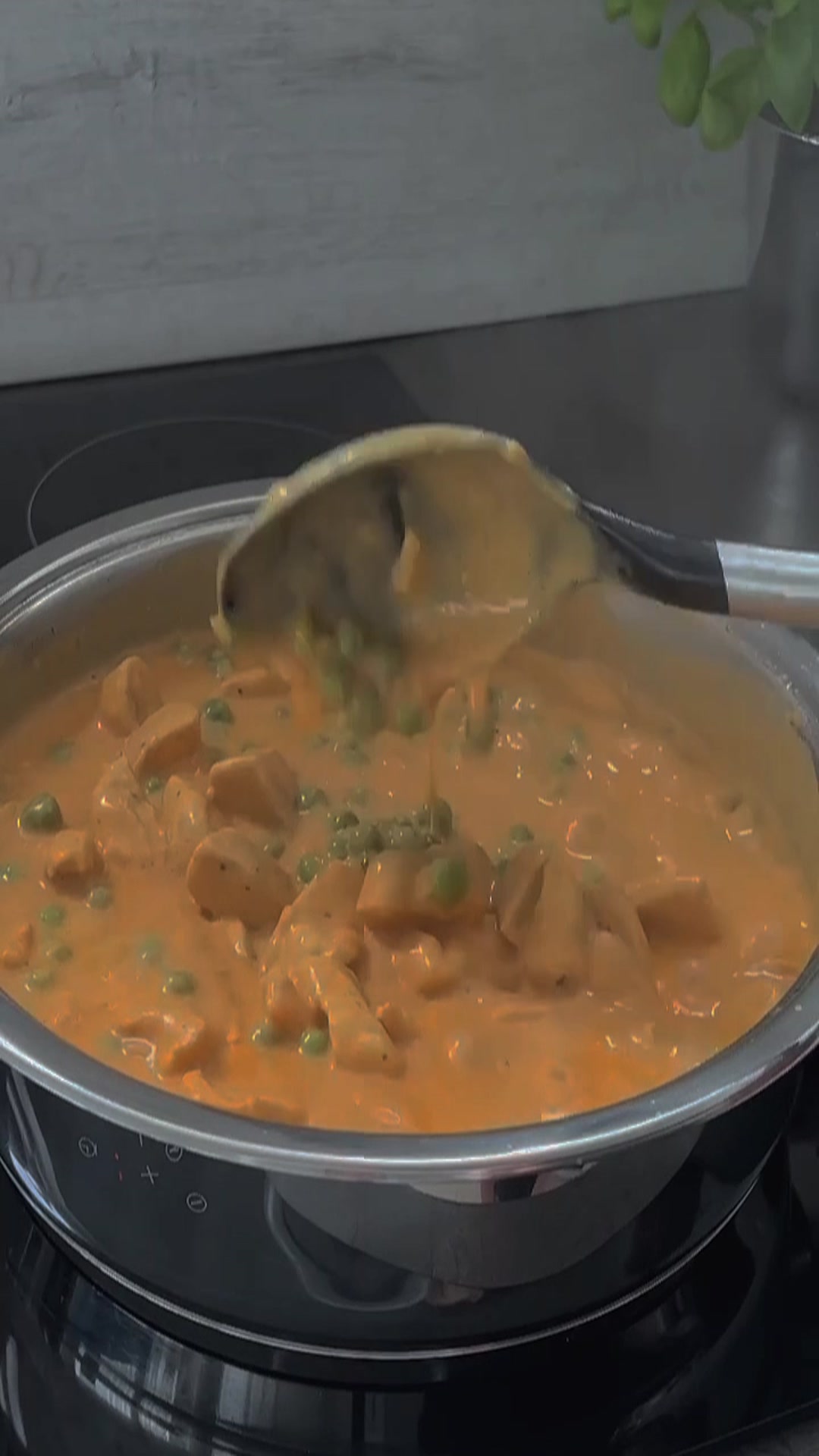 Video thumbnail for Creamy Pasta recipe