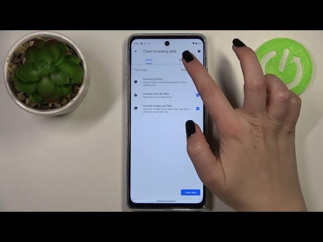 Video thumbnail for How to Clear Browsing Data on MOTOROLA Moto G200 – Delete Browsing History