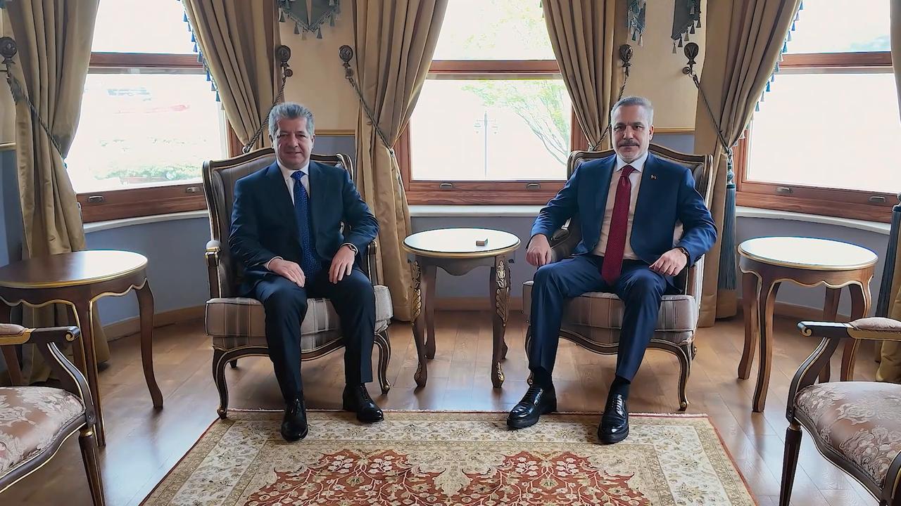 Video thumbnail for Türkiye: Turkish foreign minister meets Iraqi Kurdish Regional Government prime minister.