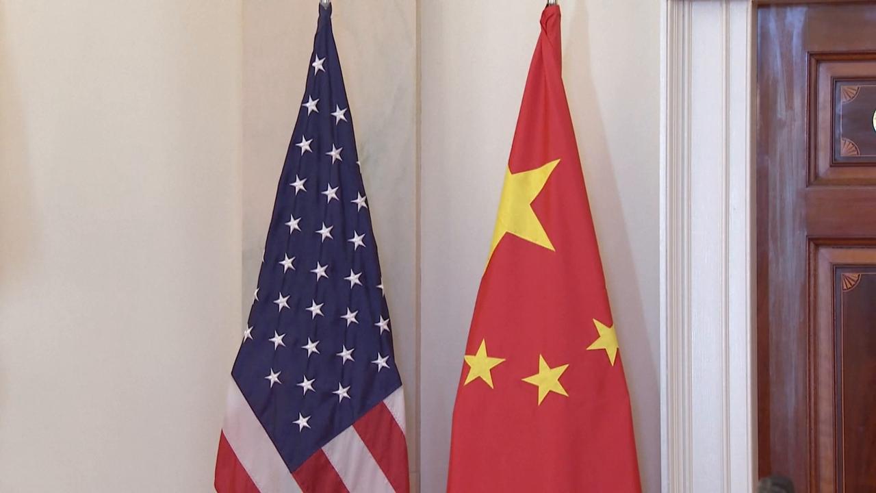 Video thumbnail for US: Chinese President Xi Jinping holds meeting with U.S. President Donald Trump at White House.