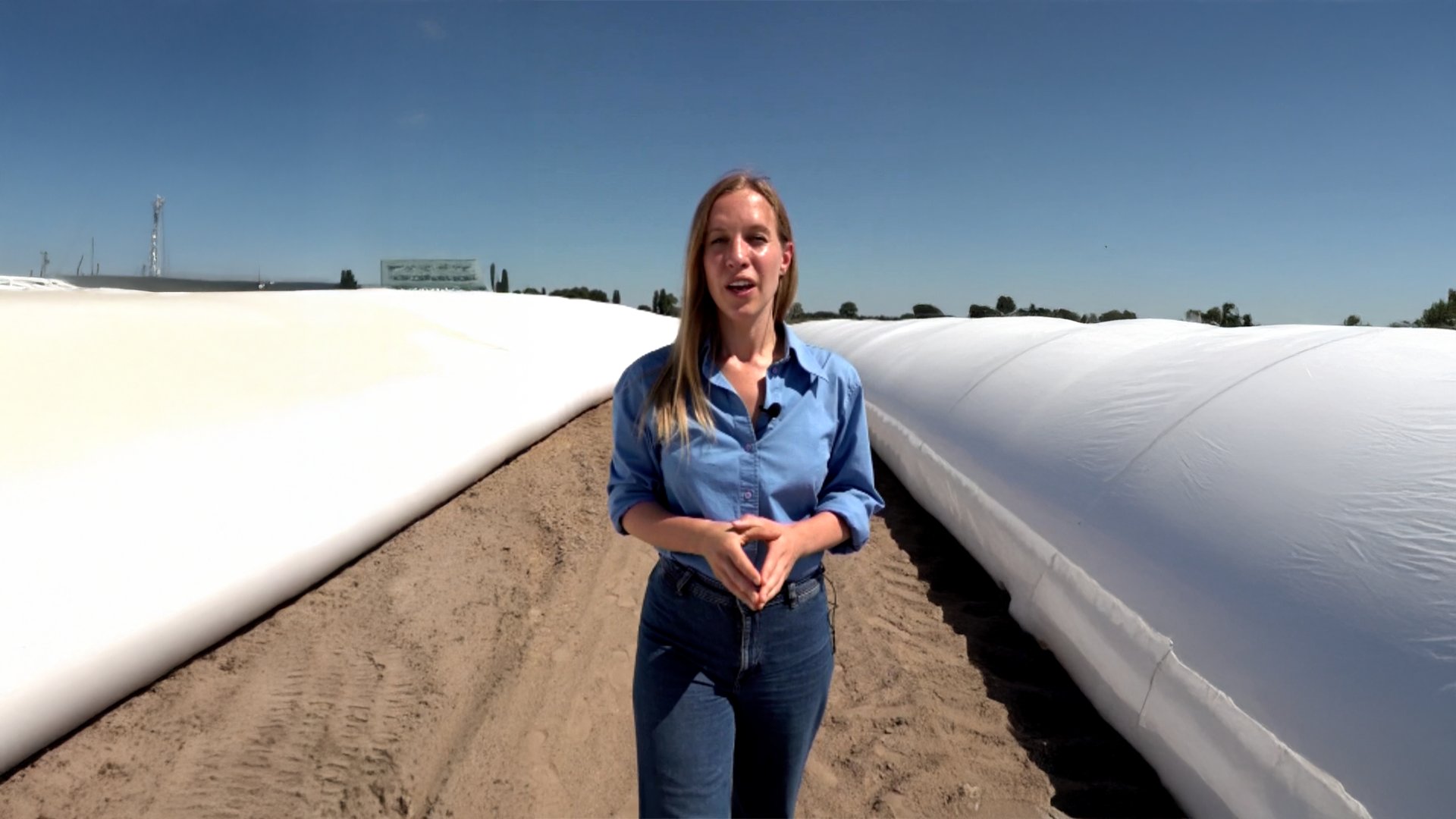 Video thumbnail for Ukrainian farmers use temporary storage to revive grain exports