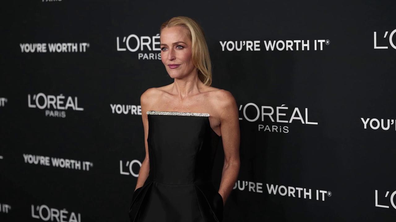 Video thumbnail for UNCAPTIONED: Gillian Anderson reveals 'illicit' same-sex relationship.