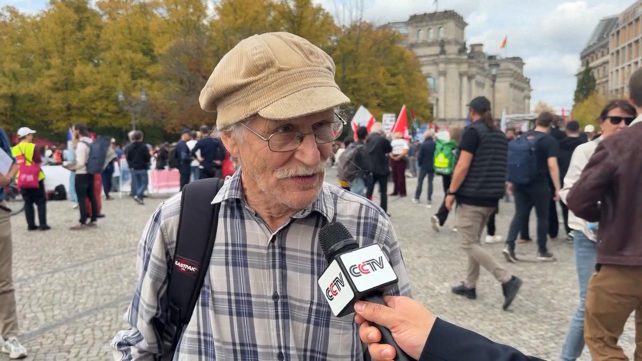 Video thumbnail for Germany: Berlin hosts peace demonstration against military expansion.