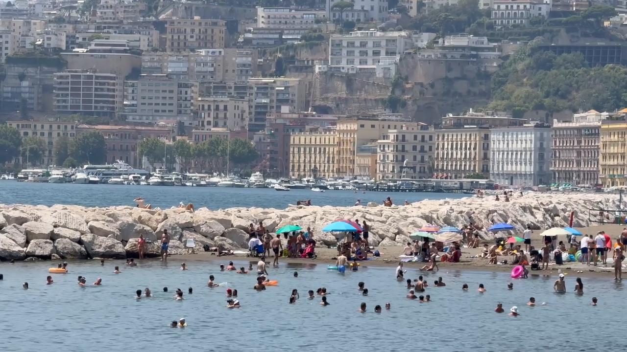 Video thumbnail for Italy: Temperatures reach 40 degrees Celsius in Naples as Italy's fourth heatwave continues.