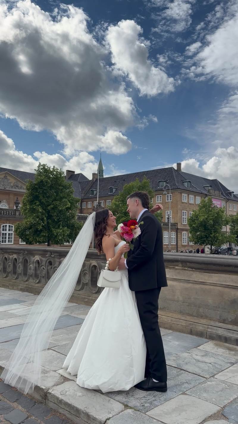 Video thumbnail for Wedding Veil Takes Flight over the City Canal