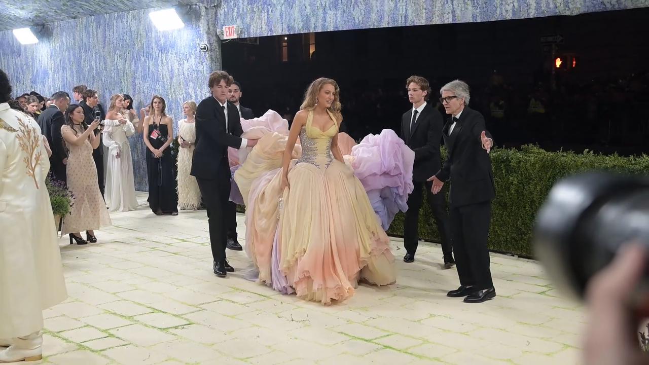 Video thumbnail for NY: 2026 Metropolitan Museum of Art Costume Institute Gala 4.