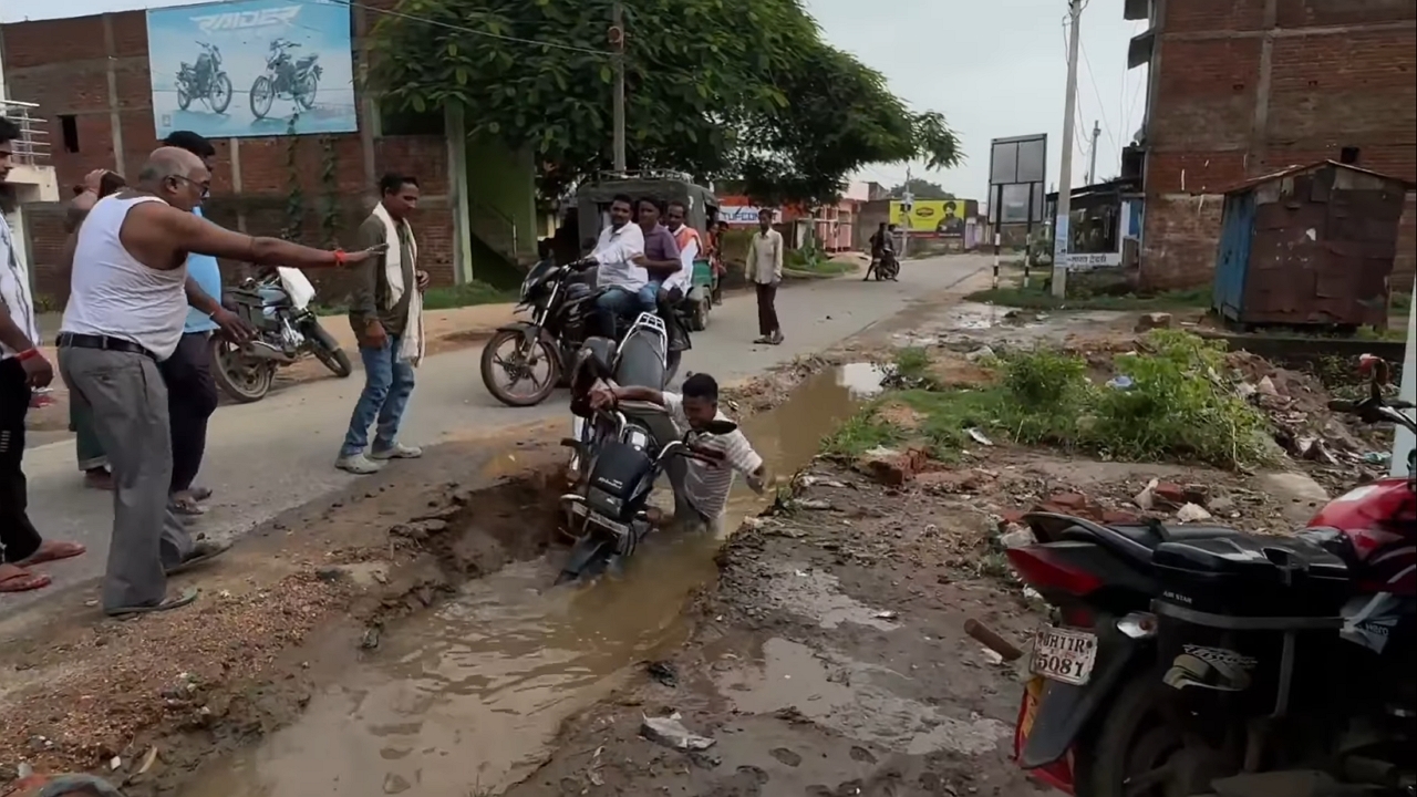 Video thumbnail for Motorcyclist Loses Balance on Muddy Road in Giridih, India