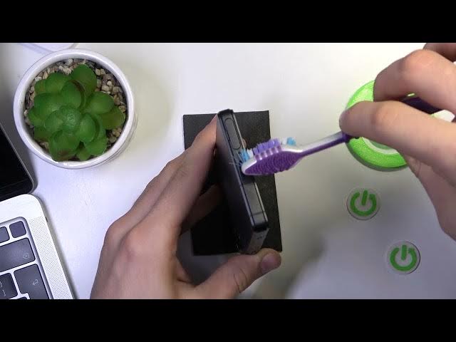 Video thumbnail for How to Clean USB with Household Items in Sony Xperia 5 V