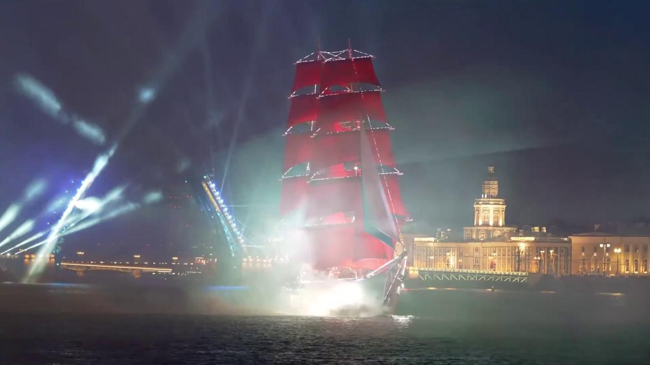 Video thumbnail for Russia: Russia's St. Petersburg hosts Scarlet Sails festival to celebrate school graduation.