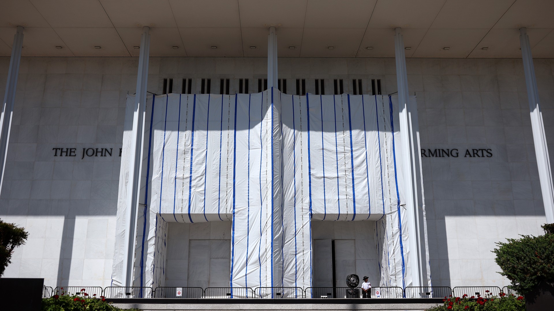 Video thumbnail for Kennedy Center could face demolition, DOJ warns in court fight