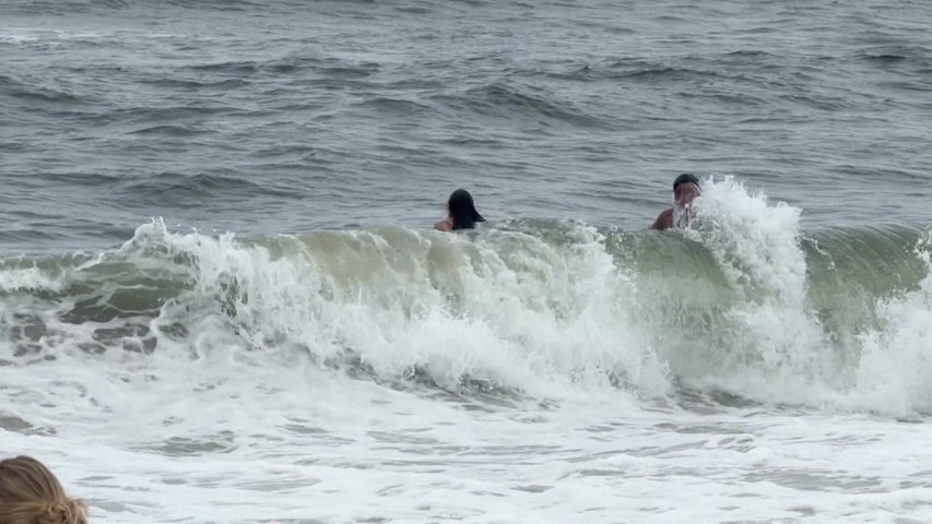 Video thumbnail for Off-duty lifeguards rescue five people at Robert Moses State Park