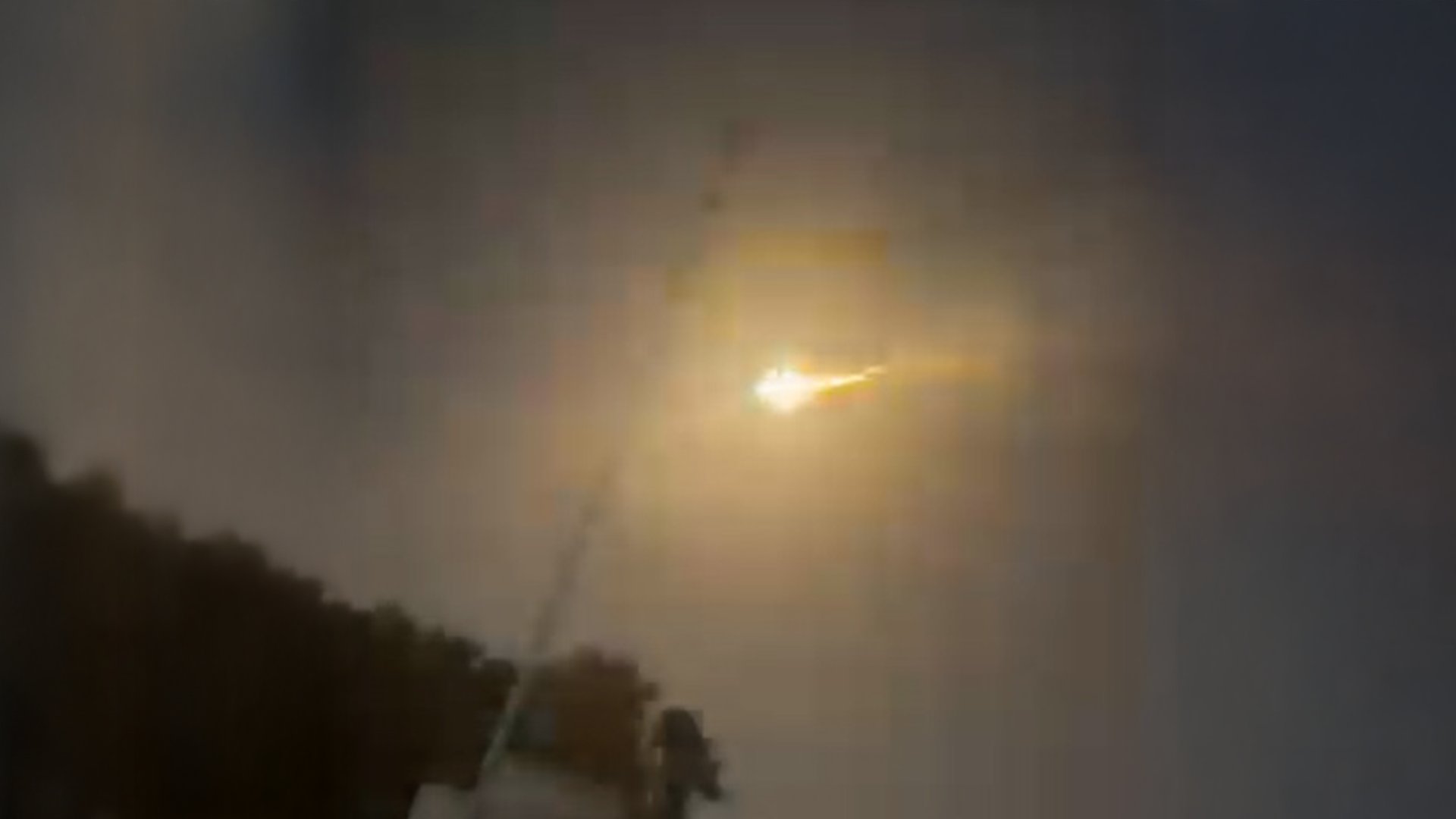 Video thumbnail for Mysterious luminous object burns in the skies above Libya