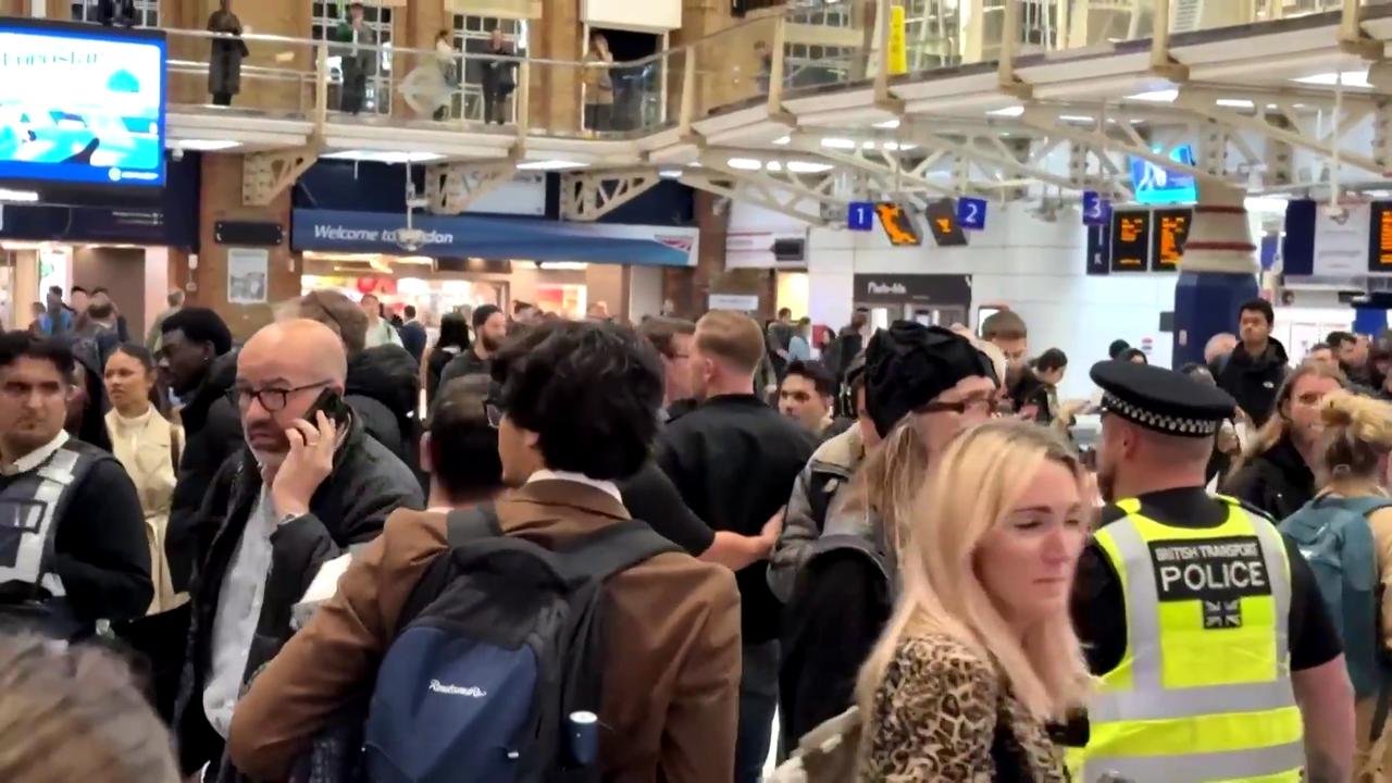 Video thumbnail for Watch as protesters chant 'free Palestine' in London station just hours after terror attack