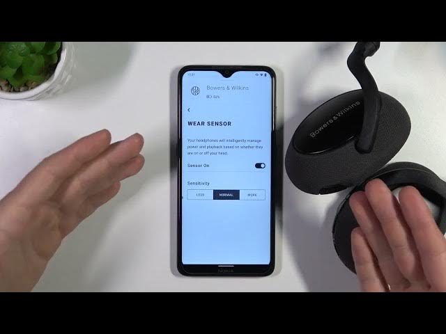 Video thumbnail for How to Turn On & Off Wear Sensor on Bowers & Wilkins PX7?