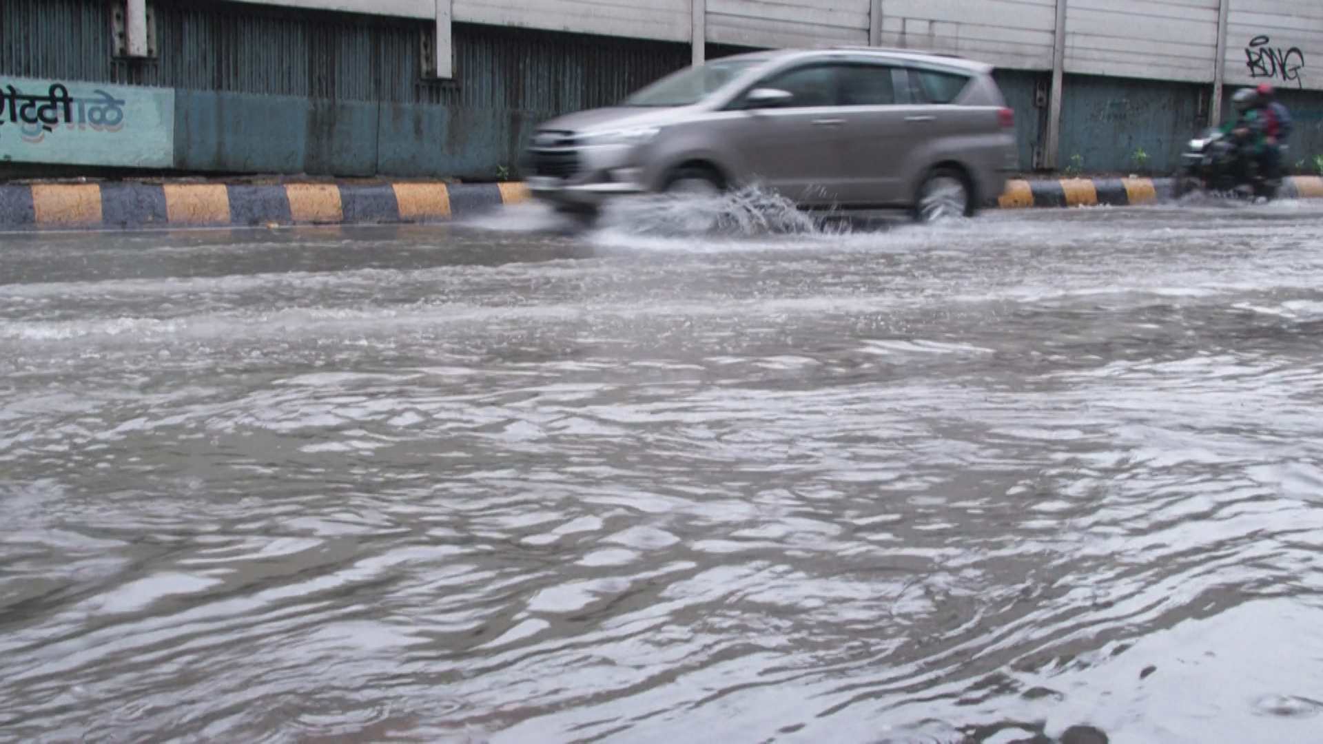Video thumbnail for Heavy rain floods Mumbai during intense monsoon spell