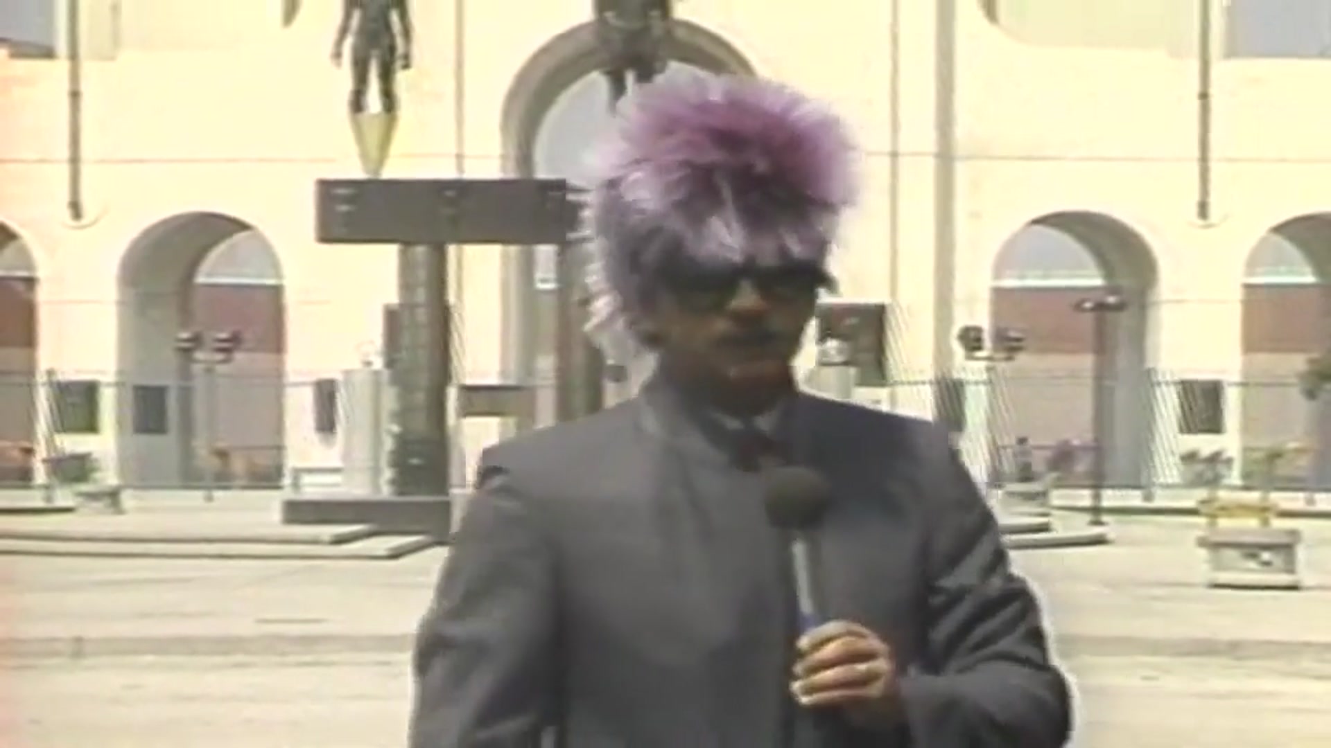 'Video thumbnail for Bob Uecker introduces Rim Shot underwater hockey on Episode 3 of The Wacky World of Sports'