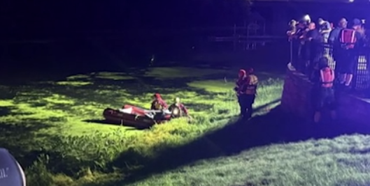 Video thumbnail for Car plunges into Piscataway pond