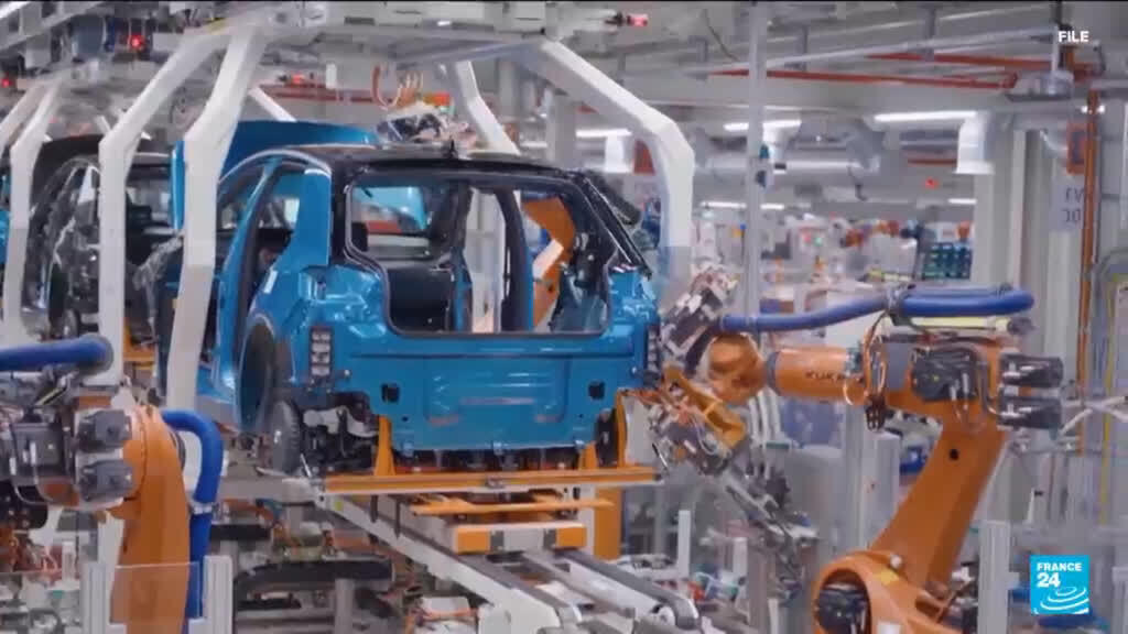Video thumbnail for New tariff hike could cost Germany $18BN