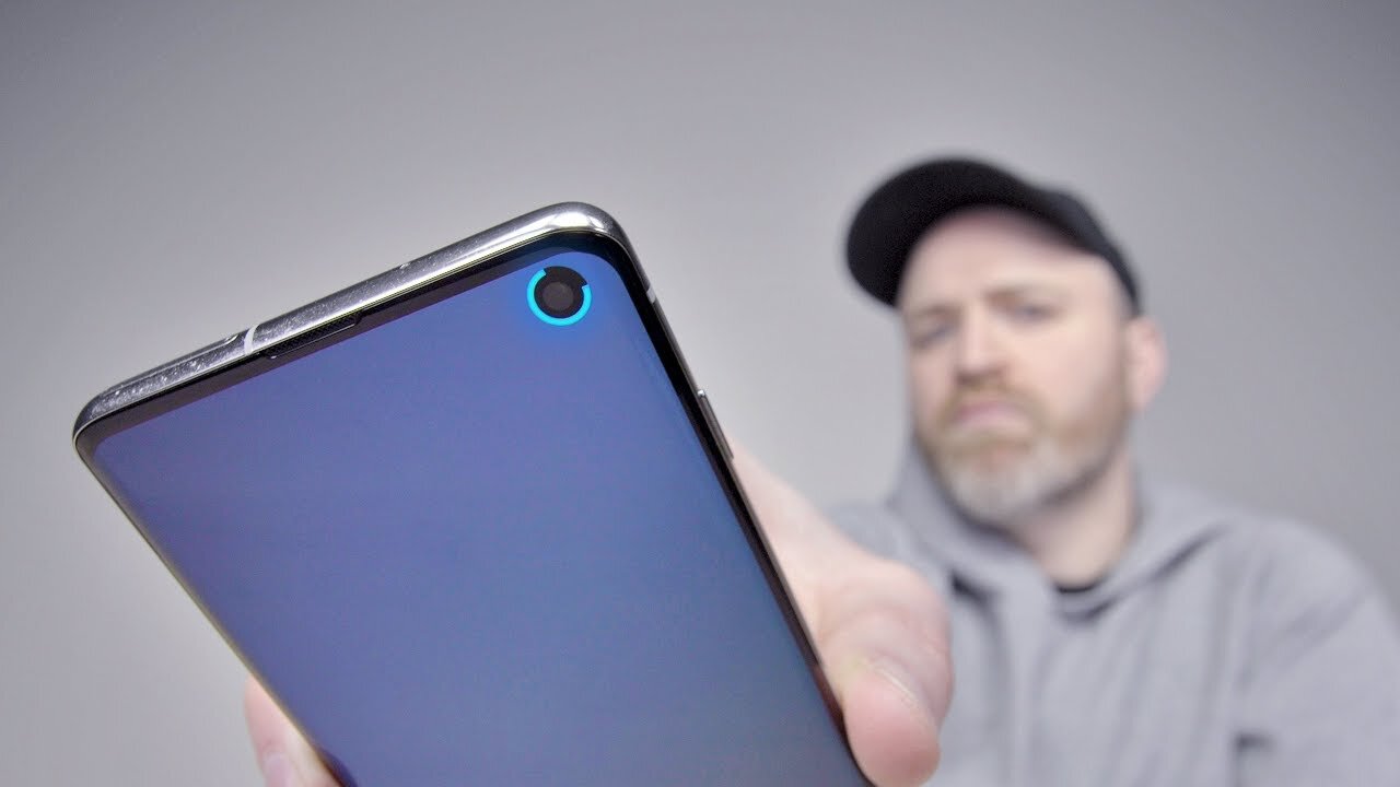 Video thumbnail for Galaxy S10 Hole-Punch Special Functionality