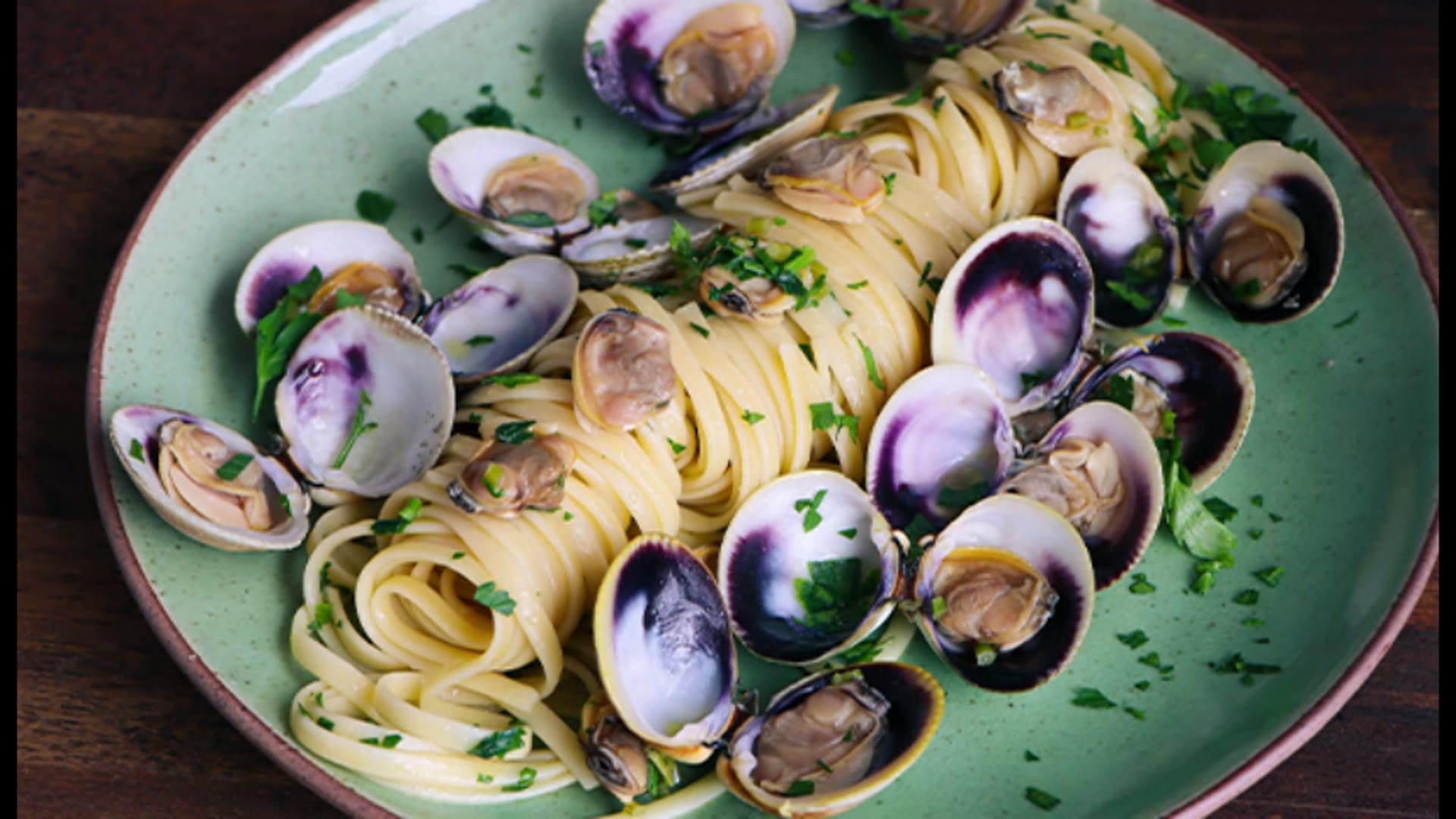 'Video thumbnail for Italian vongole pasta'