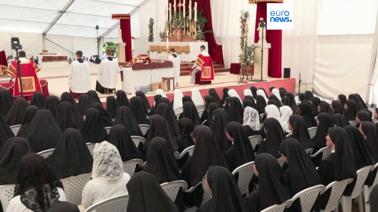 Video thumbnail for Pope calls on Lefebvrists to halt bishop ordinations