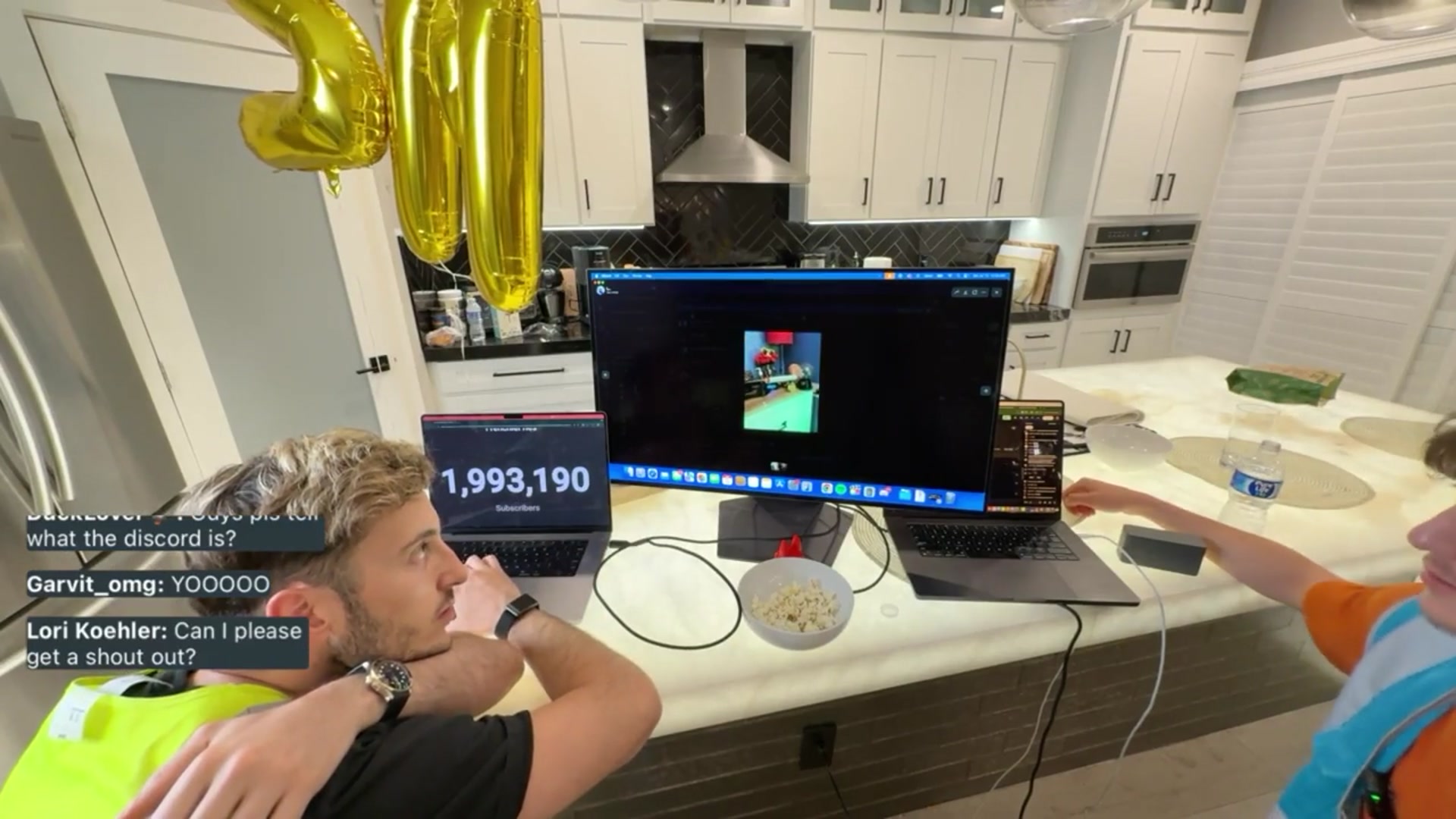 'Video thumbnail for frenchiefries: live streaming to 2mil! room reviews, discord calls & tech fails'