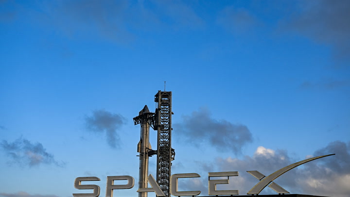 Video thumbnail for Spacex’s Nasdaq Debut Draws Wall Street’s Attention