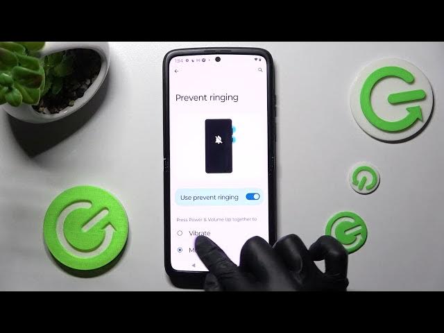 Video thumbnail for MOTOROLA RAZR 2022 - How To Enter Vibration Settings