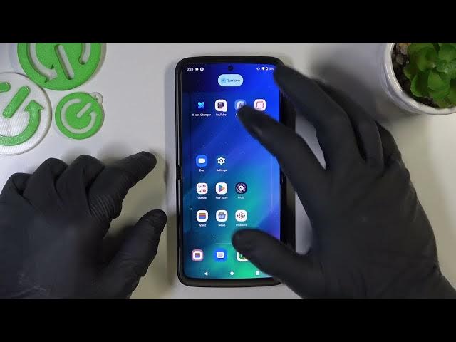 Video thumbnail for Motorola Razr 2022 - How To Remove & Restore Phone Dialler Icon
