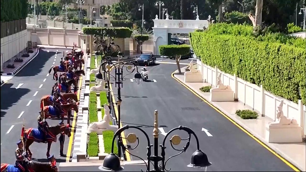 Video thumbnail for Egypt: Xi arrives at Cairo's Al-Ittihadiya Palace to attend welcome ceremony.