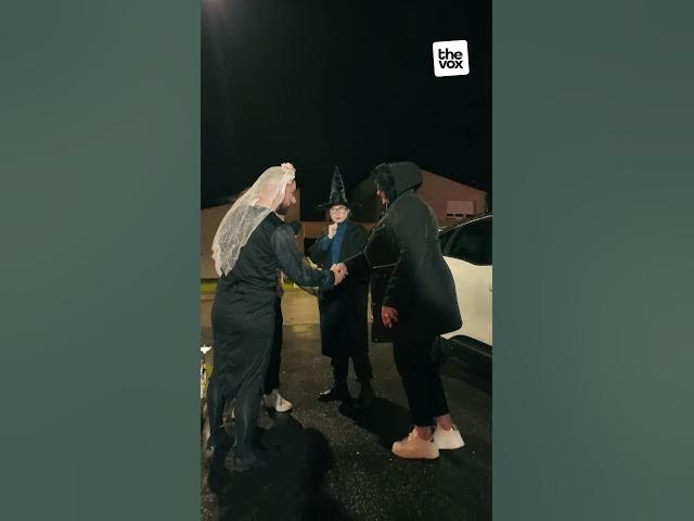 Video thumbnail for 👻 Quand The Vox est jury d'un concours de décoration d'Halloween : ça dérape forcément 😰