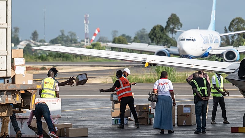 Video thumbnail for Ebola: WFP steps up food assistance to frontline workers, patients
