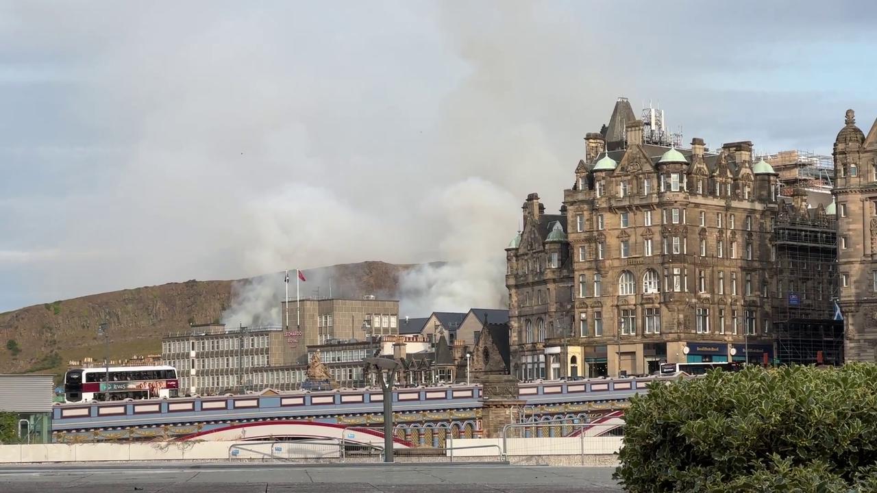 Video thumbnail for UK: Large Fire Erupts on Edinburgh’s Arthur’s Seat 2.
