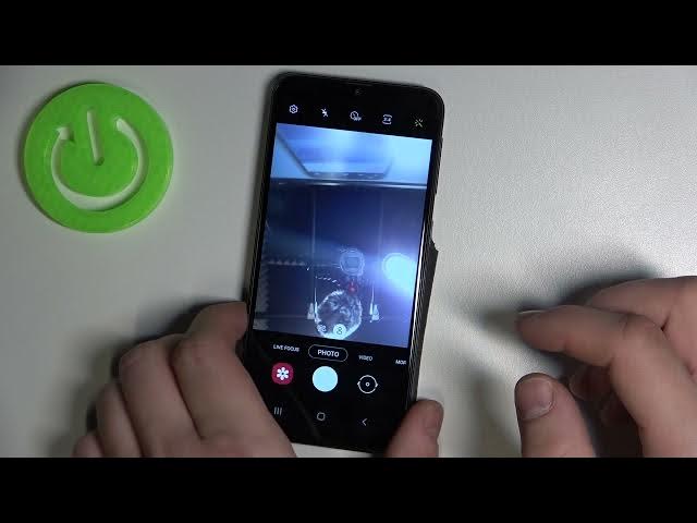Video thumbnail for Take Selfie Showing Hand Palm – SAMSUNG Galaxy A20e and Palm Gesture