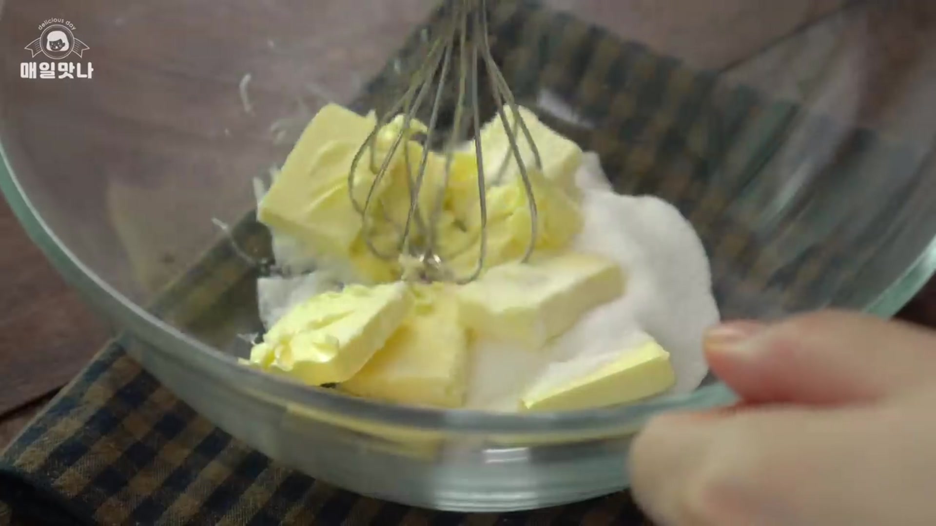 Video thumbnail for 초보도 실패하지 않는 땅콩버터쿠키 만들기    쉽지만 정말 맛있는  기본 버터쿠키    Peanut Butter Cookies    Homemade Cooki(720P