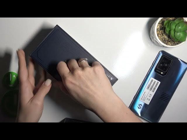 Video thumbnail for Does the XIAOMI Black Shark 5 Pro Come with a USB Cable? Let's Find Out!