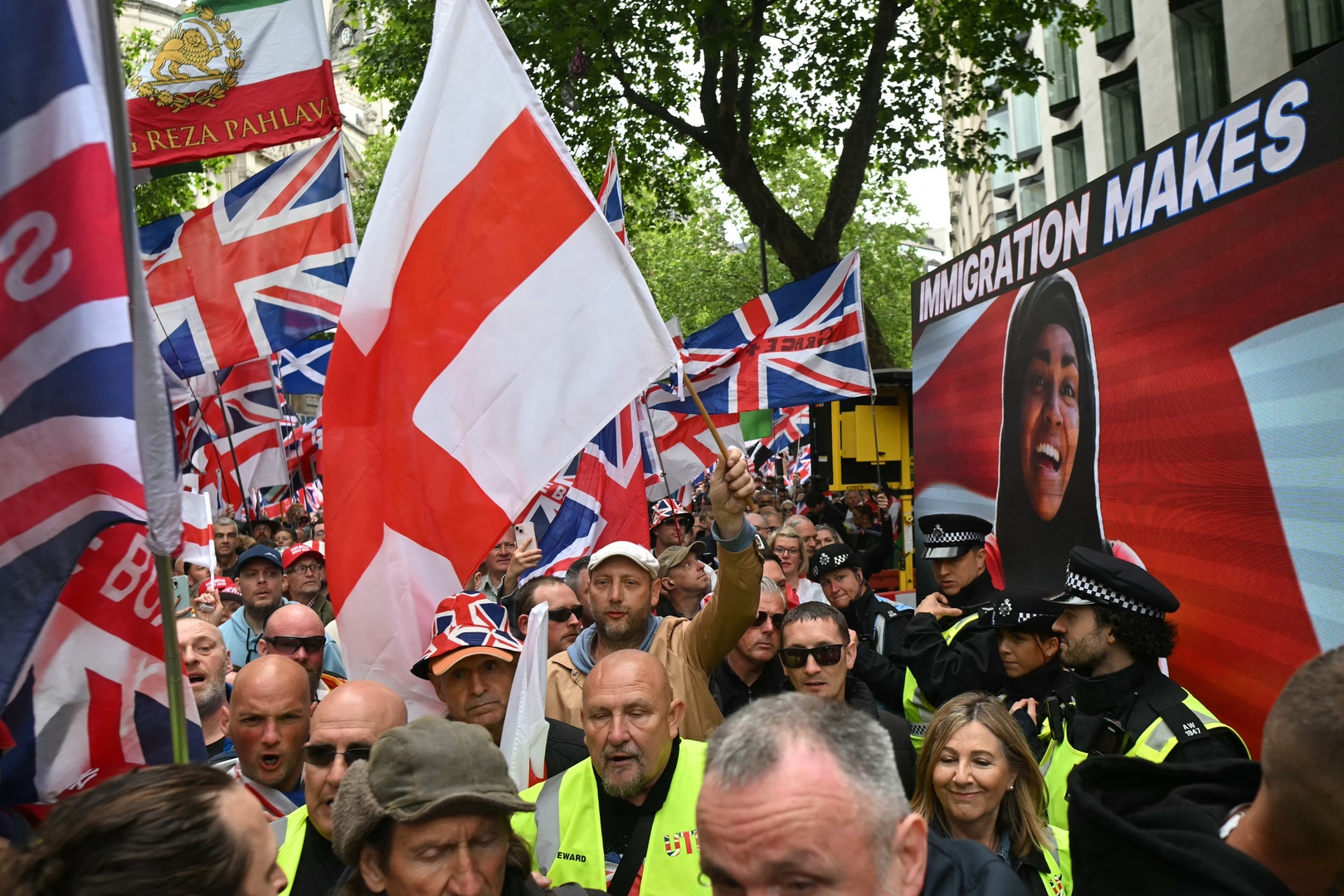 Video thumbnail for Activists troll far-right UK rally with giant pro-immigration clip