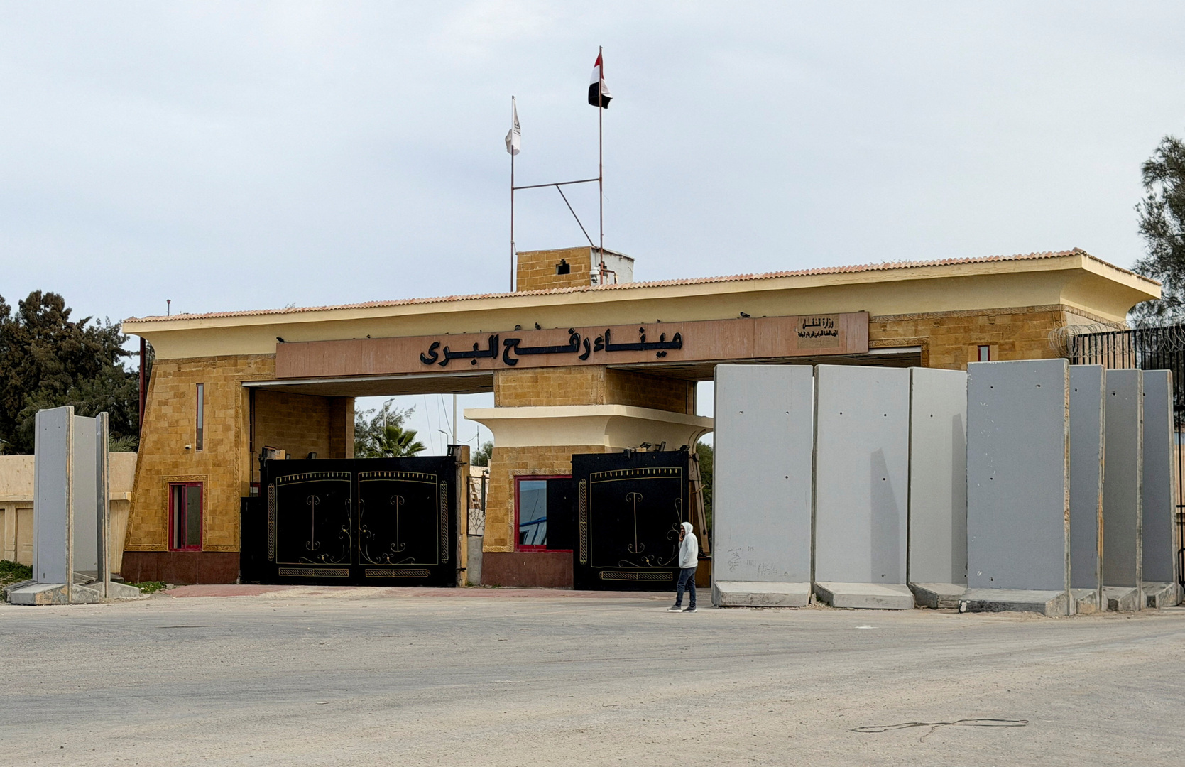 Video thumbnail for Israel reopens Rafah border crossing between Gaza and Egypt